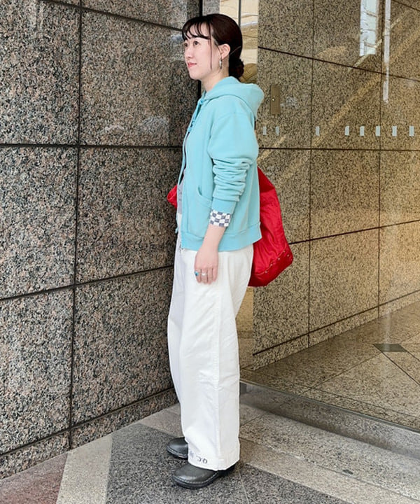 イシイ サオリさんの「BEAMS WOMEN｜【別注】Healthknit &times; maturely / トンプキンス フルジップ パーカー」を使ったコーディネート