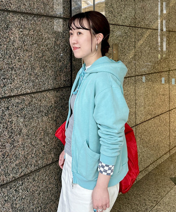 イシイ サオリさんの「BEAMS WOMEN｜【別注】Healthknit &times; maturely / トンプキンス フルジップ パーカー」を使ったコーディネート