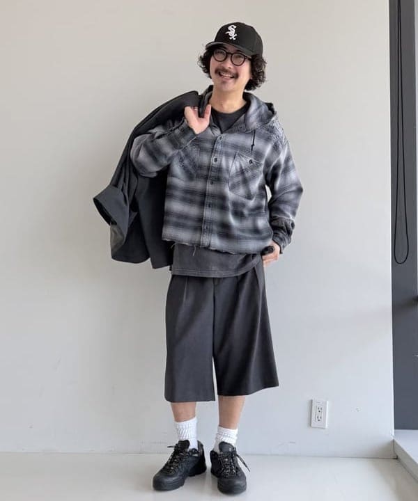 BAKU(東江 漠)さんの「BEAMS WOMEN｜【ワイドストレートフィット】ショート スラックス」を使ったコーディネート