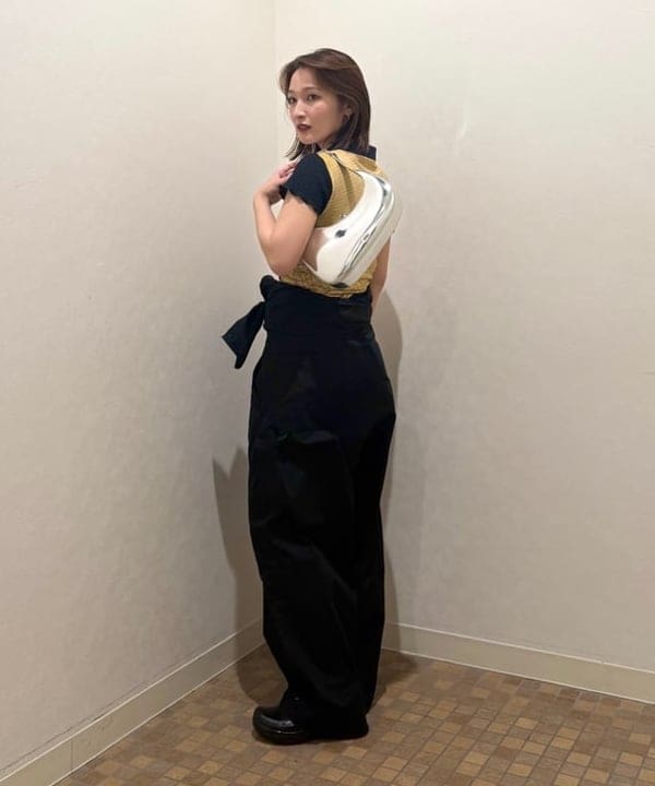 松本 佳菜子さんの「BEAMS WOMEN｜JW PEI / Harlee shoulder bag SILVER」を使ったコーディネート