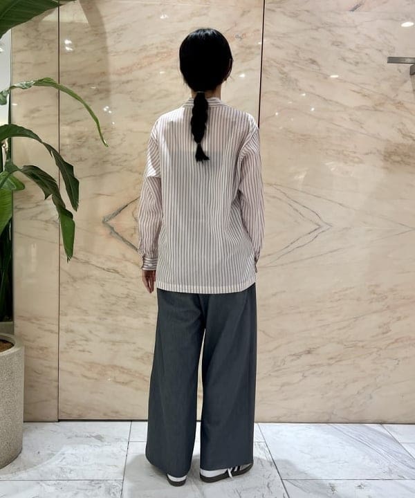 中丸　栞さんの「BEAMS WOMEN｜ポプリン 2タックパンツ」を使ったコーディネート