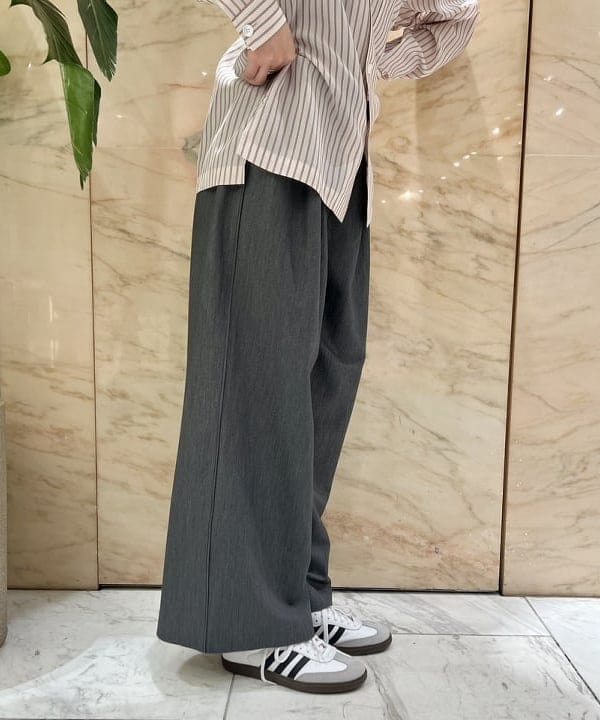 中丸　栞さんの「BEAMS WOMEN｜ポプリン 2タックパンツ」を使ったコーディネート
