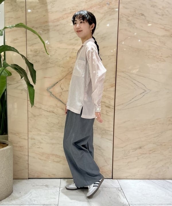 中丸　栞さんの「BEAMS WOMEN｜ポプリン 2タックパンツ」を使ったコーディネート