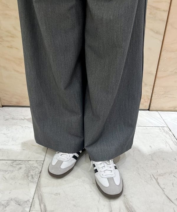 中丸　栞さんの「BEAMS WOMEN｜ポプリン 2タックパンツ」を使ったコーディネート