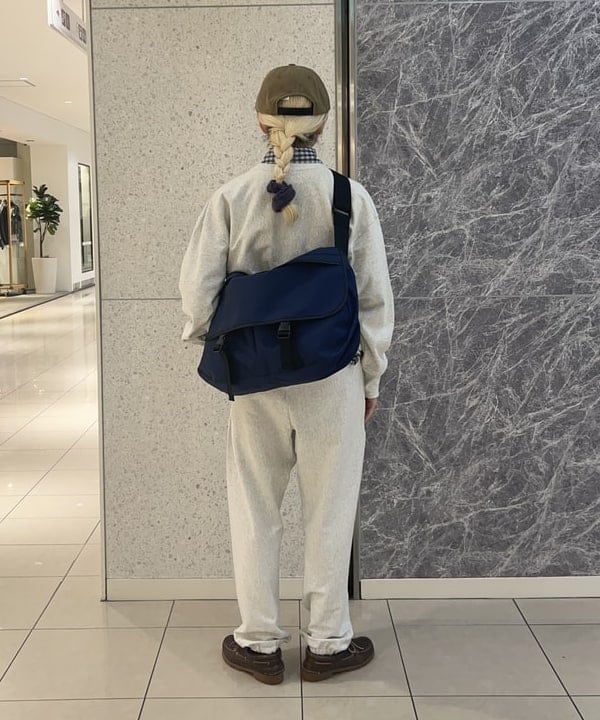 MATSUMOTO AMIさんの「BEAMS WOMEN｜【別注】Champion / リバースウィーブ(R) パンツ」を使ったコーディネート