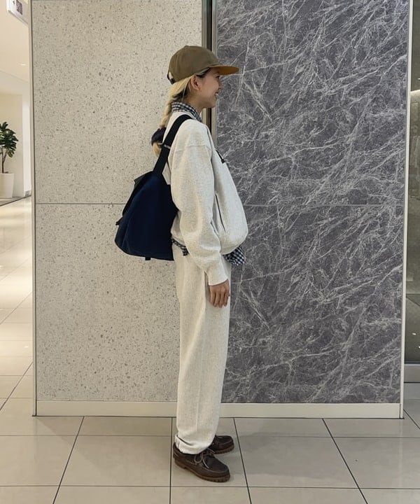 MATSUMOTO AMIさんの「BEAMS WOMEN｜【別注】Champion / リバースウィーブ(R) パンツ」を使ったコーディネート