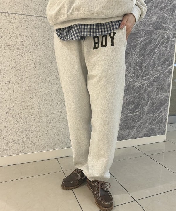 MATSUMOTO AMIさんの「BEAMS WOMEN｜【別注】Champion / リバースウィーブ(R) パンツ」を使ったコーディネート