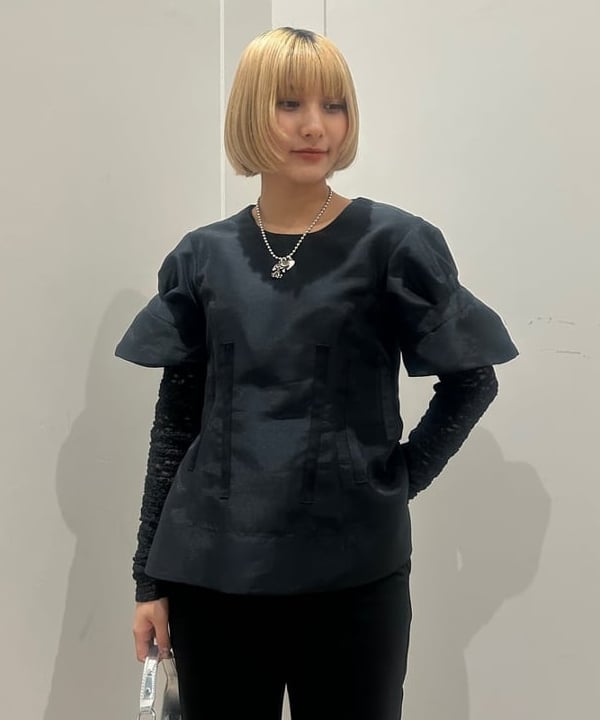 佐藤 亜美さんの「BEAMS WOMEN｜ジャカード レース クルーネック Tシャツ」を使ったコーディネート