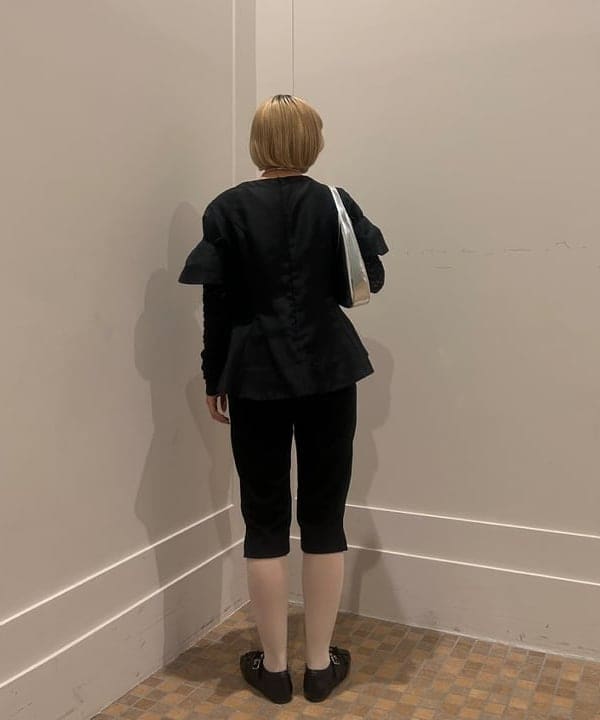 佐藤 亜美さんの「BEAMS WOMEN｜ジャカード レース クルーネック Tシャツ」を使ったコーディネート