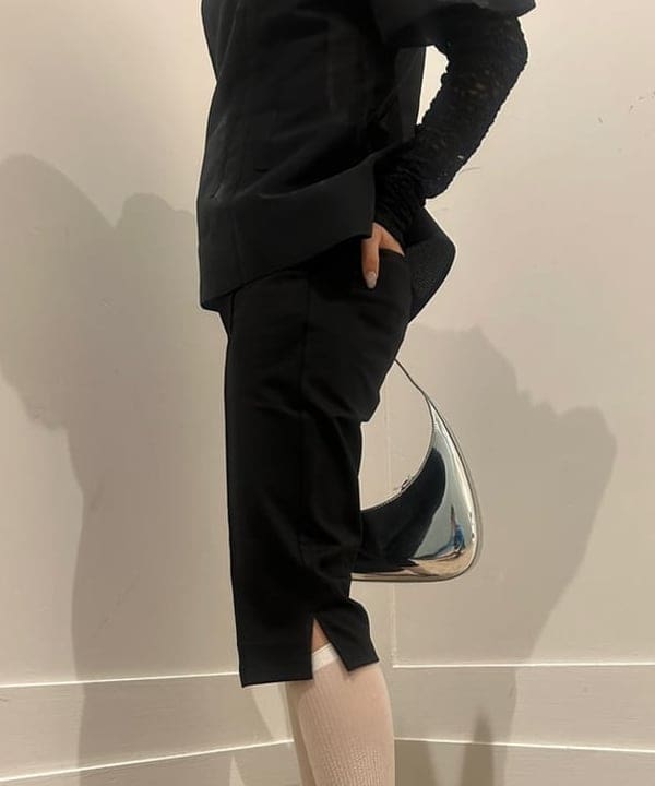 佐藤 亜美さんの「BEAMS WOMEN｜ジャカード レース クルーネック Tシャツ」を使ったコーディネート