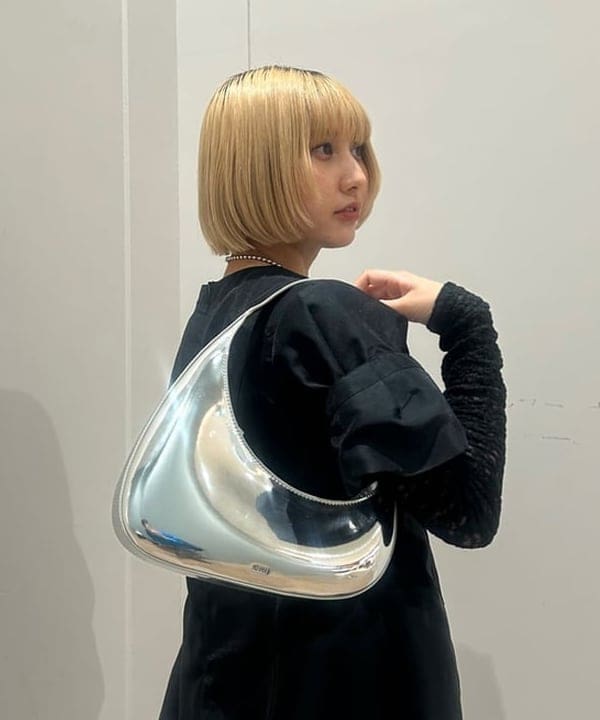 佐藤 亜美さんの「BEAMS WOMEN｜ジャカード レース クルーネック Tシャツ」を使ったコーディネート