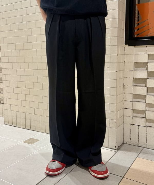 藤井 倖輝さんの「BEAMS WOMEN｜ワイドストレート 2プリーツ  スラックス」を使ったコーディネート