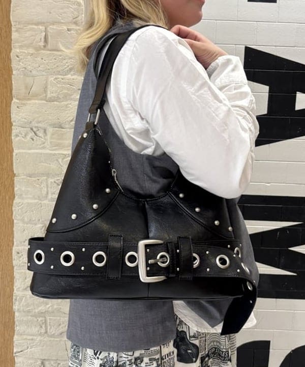 大石彩可さんの「BEAMS WOMEN｜スタッズ ベルト バッグ」を使ったコーディネート