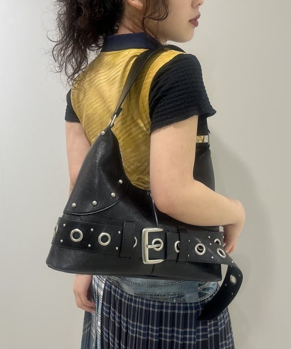 星野 真依さんの「BEAMS WOMEN｜スタッズ ベルト バッグ」を使ったコーディネート