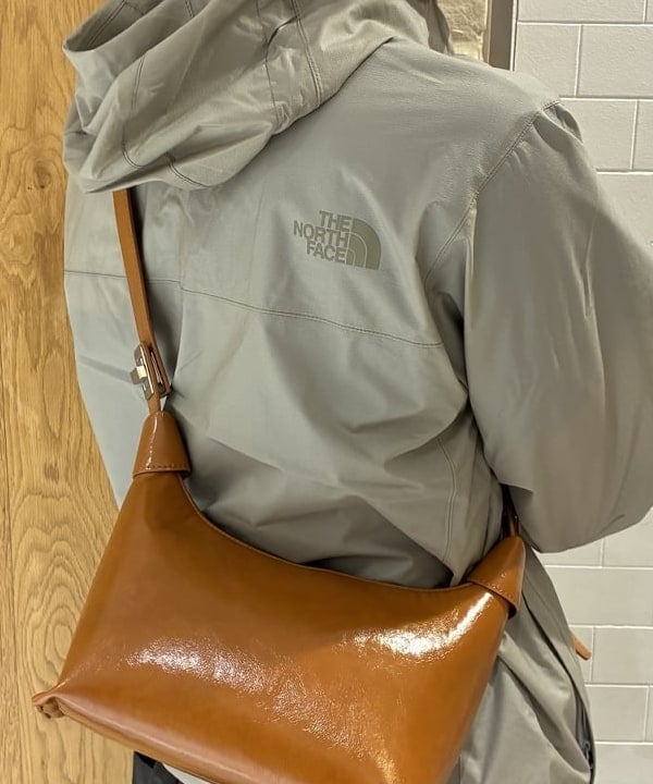 マツミヤさんの「BEAMS WOMEN｜ワイド ダブルニー イージーパンツ」を使ったコーディネート