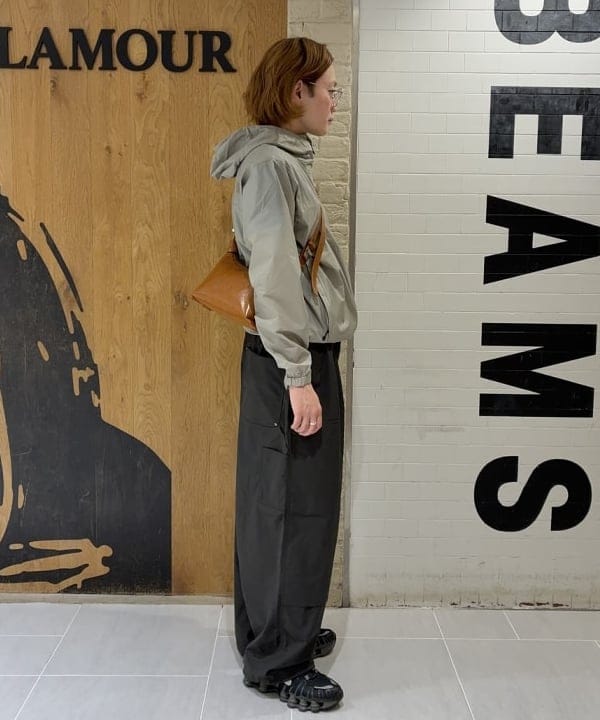 マツミヤさんの「BEAMS WOMEN｜ワイド ダブルニー イージーパンツ」を使ったコーディネート