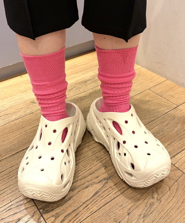 まゆちゃんさんの「BEAMS WOMEN｜crocs / ケージド クロッグ」を使ったコーディネート