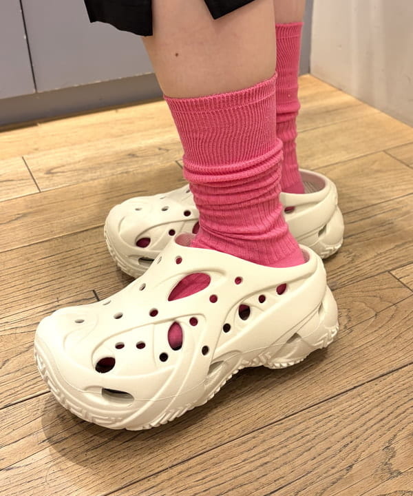 まゆちゃんさんの「BEAMS WOMEN｜crocs / ケージド クロッグ」を使ったコーディネート
