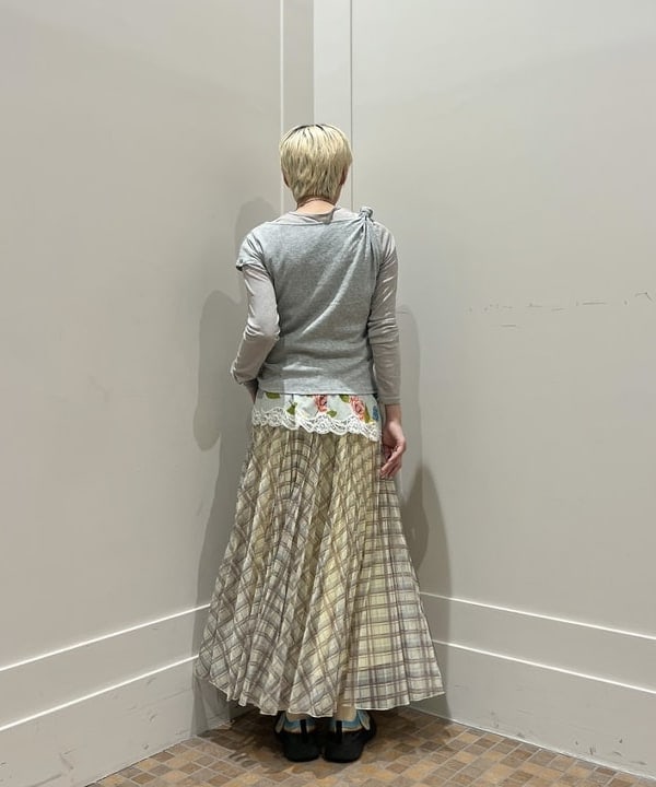 あさひさんの「BEAMS WOMEN｜アシンメトリー オフショルダー Tシャツ」を使ったコーディネート