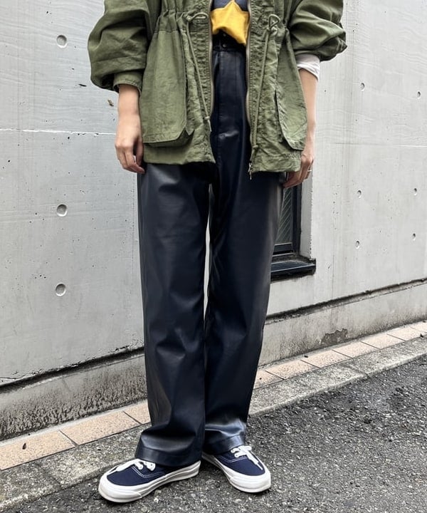 ミナミマリコさんの「BEAMS WOMEN｜ロゴ ビッグ ロングスリーブ」を使ったコーディネート