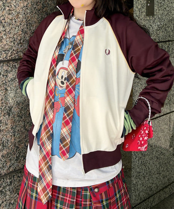 須賀さんの「BEAMS WOMEN｜FRED PERRY / カラーブロック トラック ジャケット」を使ったコーディネート