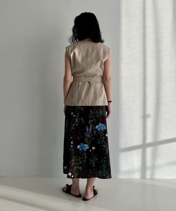 松元 晴佳さんの「BEAMS WOMEN｜リネン ラップ ジレ ブラウス .M」を使ったコーディネート