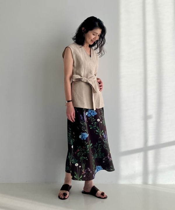 松元 晴佳さんの「BEAMS WOMEN｜リネン ラップ ジレ ブラウス .M」を使ったコーディネート