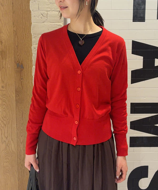 中平 あみさんの「BEAMS WOMEN｜AK+1 / 16ゲージ スビンコットン Vネック カーディガン」を使ったコーディネート