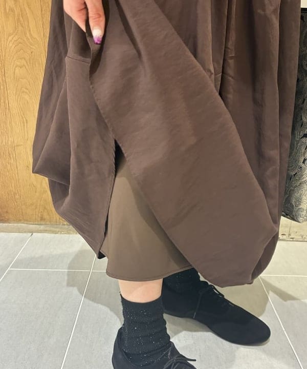 中平 あみさんの「BEAMS WOMEN｜AK+1 / 16ゲージ スビンコットン Vネック カーディガン」を使ったコーディネート