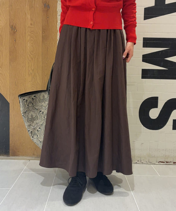 中平 あみさんの「BEAMS WOMEN｜AK+1 / 16ゲージ スビンコットン Vネック カーディガン」を使ったコーディネート