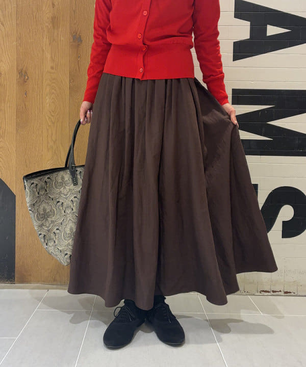 中平 あみさんの「BEAMS WOMEN｜AK+1 / 16ゲージ スビンコットン Vネック カーディガン」を使ったコーディネート