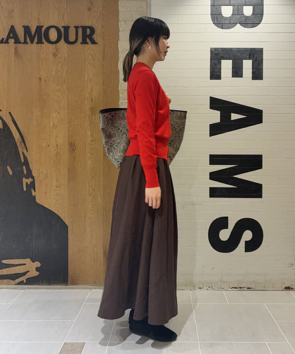 中平 あみさんの「BEAMS WOMEN｜AK+1 / 16ゲージ スビンコットン Vネック カーディガン」を使ったコーディネート