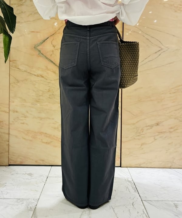 岩沢 珠代さんの「BEAMS WOMEN｜【別注】upper hights / LAZY NIECE デニムパンツ」を使ったコーディネート