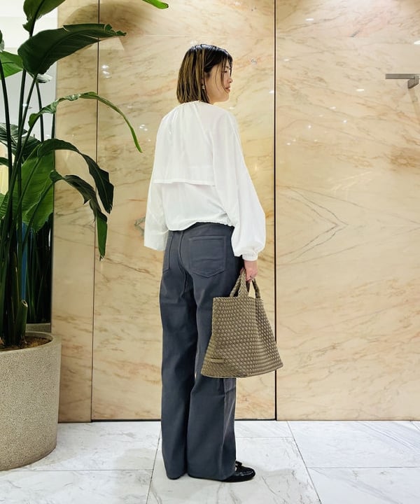 岩沢 珠代さんの「BEAMS WOMEN｜【別注】upper hights / LAZY NIECE デニムパンツ」を使ったコーディネート