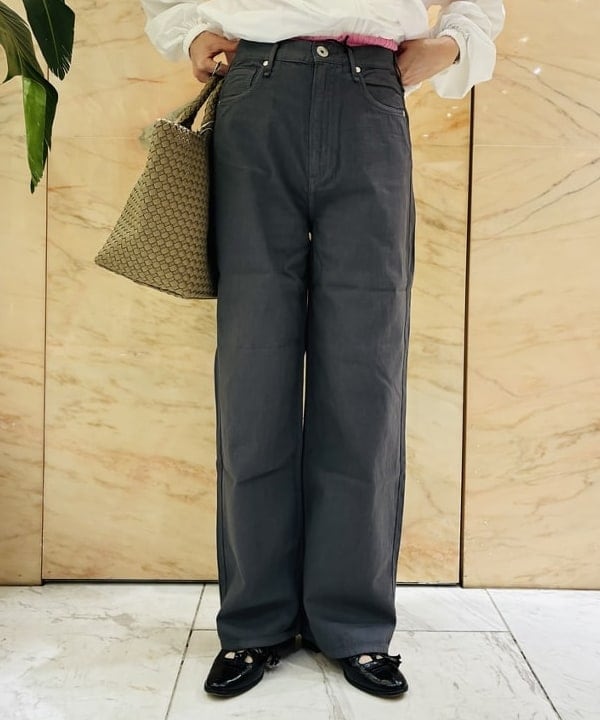 岩沢 珠代さんの「BEAMS WOMEN｜【別注】upper hights / LAZY NIECE デニムパンツ」を使ったコーディネート