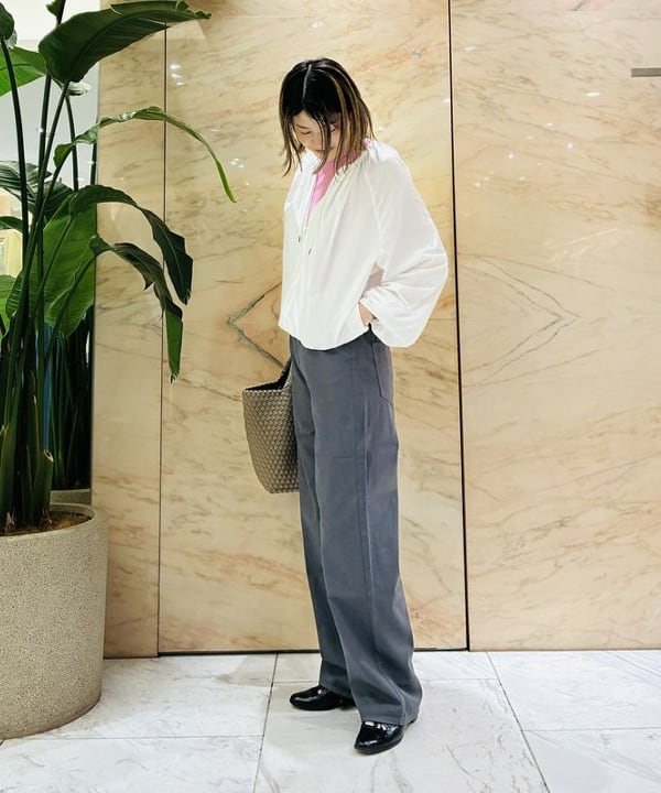 岩沢 珠代さんの「BEAMS WOMEN｜【別注】upper hights / LAZY NIECE デニムパンツ」を使ったコーディネート