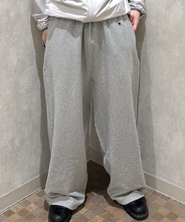 配島 孝明さんの「BEAMS WOMEN｜【別注】Champion / リバースウィーブ（R）ワイドパンツ」を使ったコーディネート