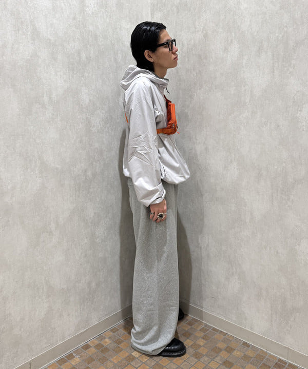 配島 孝明さんの「BEAMS WOMEN｜【別注】Champion / リバースウィーブ（R）ワイドパンツ」を使ったコーディネート