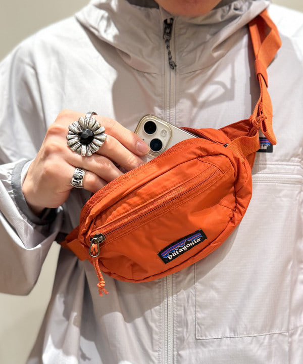 配島 孝明さんの「BEAMS WOMEN｜【別注】Champion / リバースウィーブ（R）ワイドパンツ」を使ったコーディネート