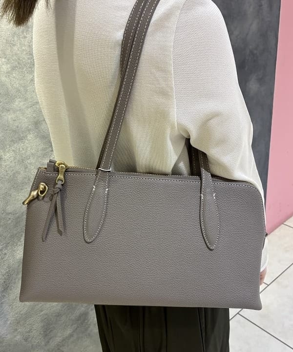 菜月さんの「BEAMS WOMEN｜TAN / クルミボタン カーディガン」を使ったコーディネート