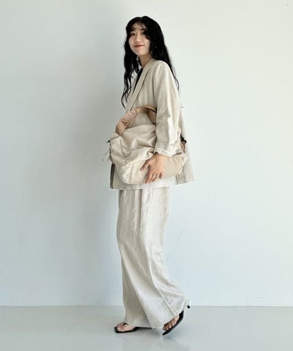 中丸　栞さんの「BEAMS WOMEN｜NOMADIS / BASQUE M ショルダーバッグ」を使ったコーディネート