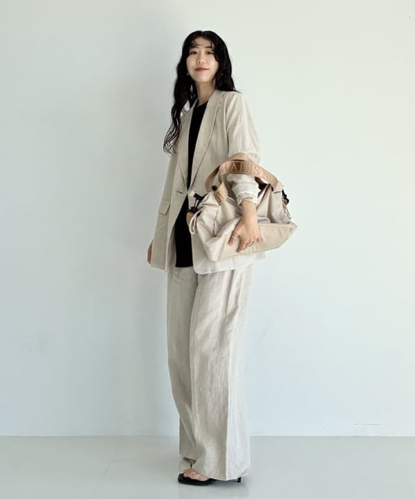 中丸　栞さんの「BEAMS WOMEN｜NOMADIS / BASQUE M ショルダーバッグ」を使ったコーディネート
