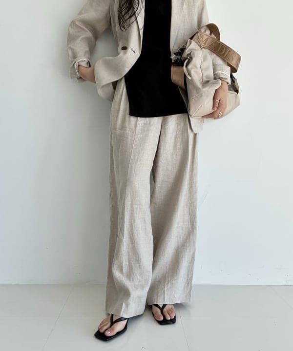 中丸　栞さんの「BEAMS WOMEN｜NOMADIS / BASQUE M ショルダーバッグ」を使ったコーディネート