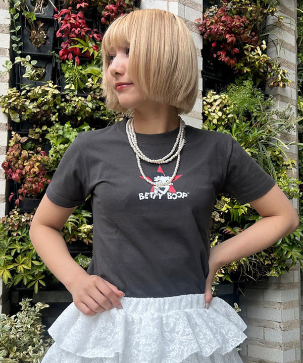 佐藤 亜美さんの「BEAMS WOMEN｜Betty Boop(TM) / Star Tシャツ」を使ったコーディネート