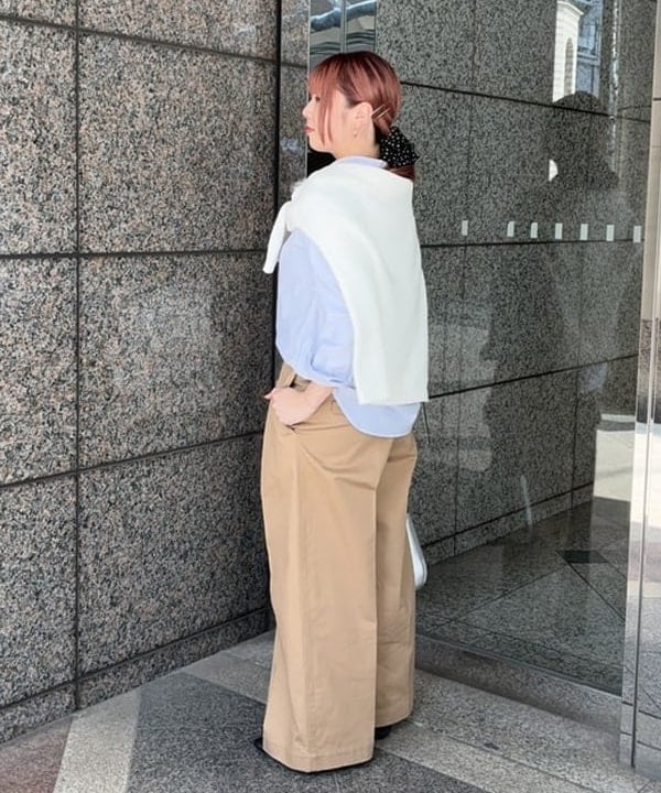 篠崎 香月さんの「BEAMS WOMEN｜AK+1 / コットン オックス シャツ」を使ったコーディネート