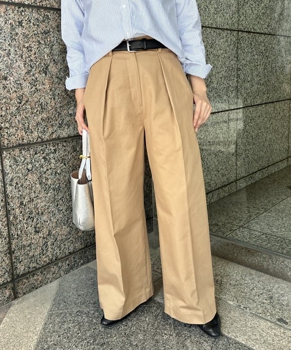 篠崎 香月さんの「BEAMS WOMEN｜AK+1 / コットン オックス シャツ」を使ったコーディネート