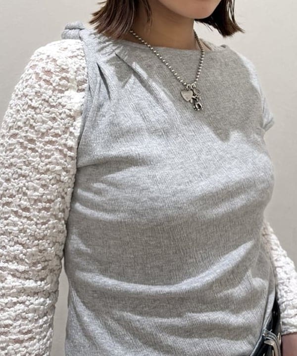 松本 佳菜子さんの「BEAMS WOMEN｜PUMA / 1976 マイクロ グリップ バッグ」を使ったコーディネート