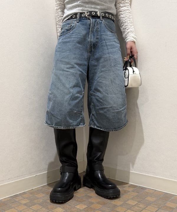 松本 佳菜子さんの「BEAMS WOMEN｜PUMA / 1976 マイクロ グリップ バッグ」を使ったコーディネート