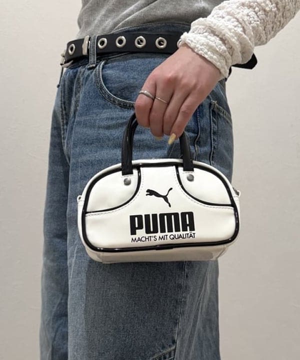 松本 佳菜子さんの「BEAMS WOMEN｜PUMA / 1976 マイクロ グリップ バッグ」を使ったコーディネート