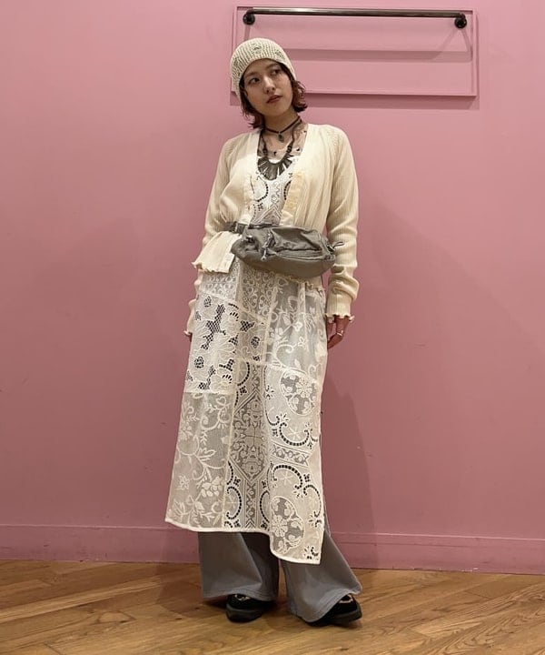 白のワントーンで重ねる、表情豊かなレーススタイル